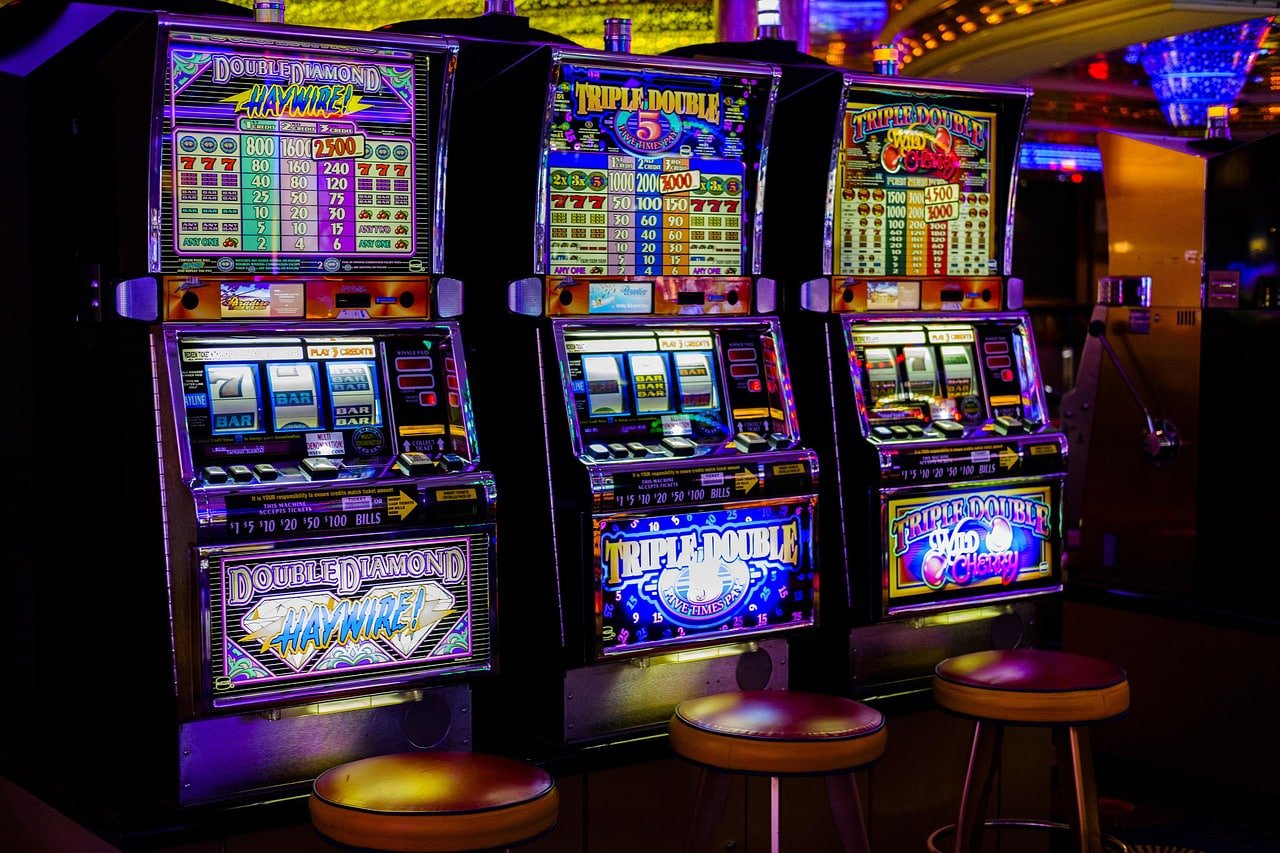 philslots Fish Game arcade shooting screen on a mobile phone for Philippines players